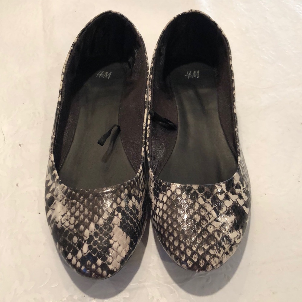H&M Faux Snakeskin Ballet Flats Size 8